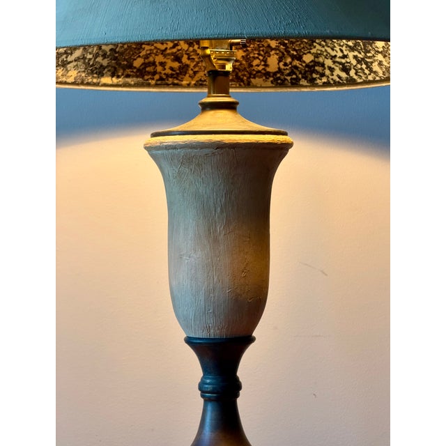 1990s Neoclassical Faux Stone & Bronze Table Lamp For Sale In New York - Image 6 of 8