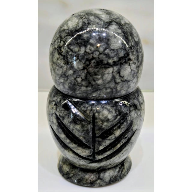 Mid-Century Volterra Alabaster Owl Figurine With Glass Eyes, Italian Hand-Carved Sculpture For Sale In Dallas - Image 6 of 9