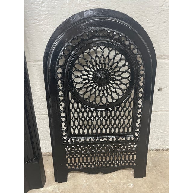Late 19th Century Cast Iron Ornate Victorian Cast Iron Fireplace Insert and Summer Hood 27" X 21.25" For Sale In Mobile - Image 6 of 7