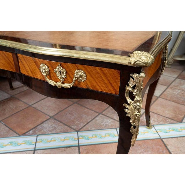Antique French Napoleon III Style Bureau Plat Desk in Exotic Wood with Gilded Bronze Inlays, France, 19th Century For Sale - Image 4 of 7