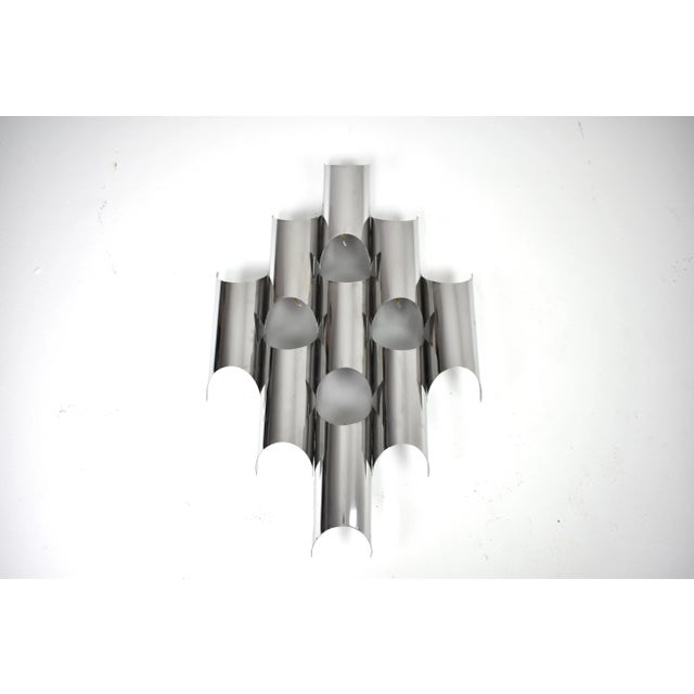 Mid-Century Modern Pair of Sculptural Chrome Tubular Wall Sconces by Reggiani, Italy, 1970s For Sale - Image 3 of 8