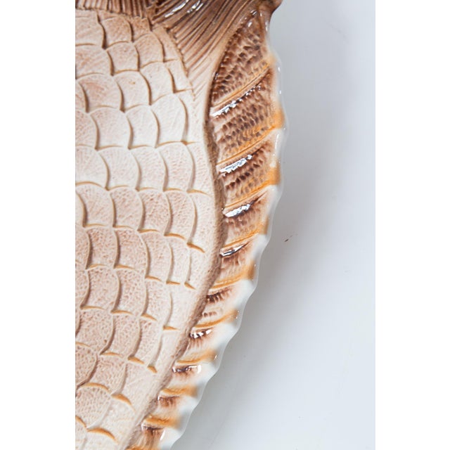 Brown Fish Serving Set with Platter and Plates by Sarreguemines, 1960s, Set of 6 For Sale - Image 8 of 12