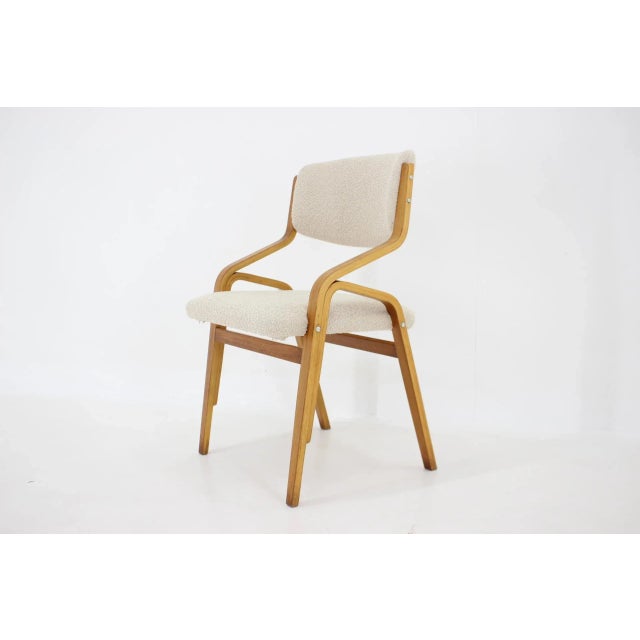 Czechoslovakian Dining Chairs in Bentwood and Boucle Fabric, 1970s, Set of 4 For Sale - Image 4 of 12