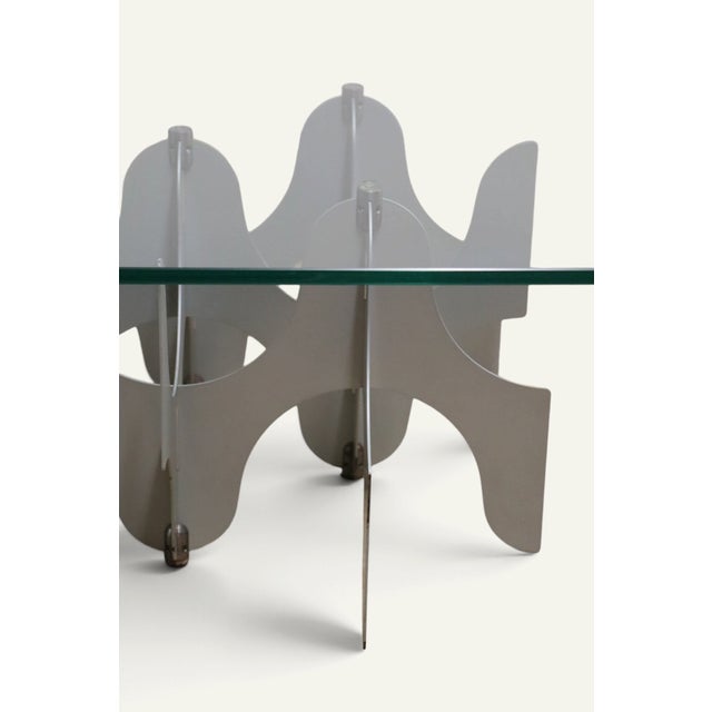 Minimalist Sculptural Coffee Table in Metal and Glass, 1980s For Sale - Image 12 of 18
