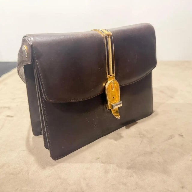 An Elegant 1970s Chocolate Brown Leather Italian Shoulder Bag For Sale - Image 10 of 14
