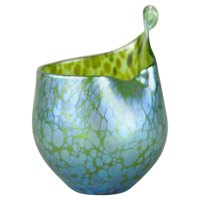 Iriscident Glass Vase with Creta Papillon Decor from Loetz Witwe, Bohemia, 1902 For Sale - Image 10 of 10