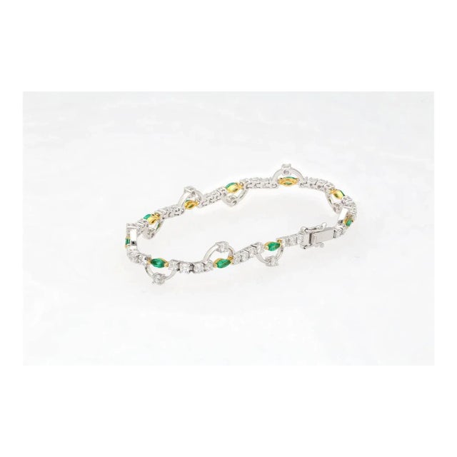 Natural 0.72 Carat Emerald & 2.08 Carat Diamond Charm Bracelet in 18K Gold For Sale In Miami - Image 6 of 8