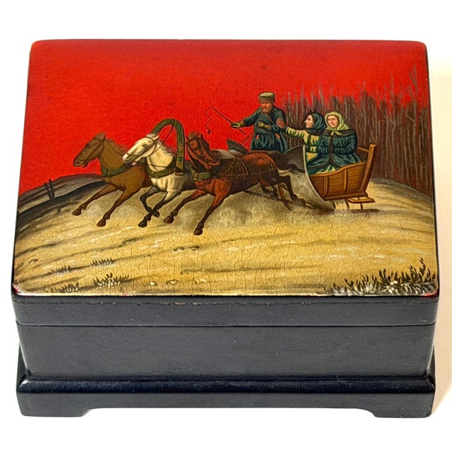 Art Deco Imperial Russian Lacquered Papier-Mâché Troika Box, Lukutin Factory, 1880-1910 For Sale - Image 3 of 18