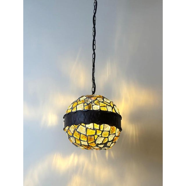 Art Nouveau Austrian Amber and Clear Chunk Glass Globe Pendant, 1910 For Sale - Image 3 of 18