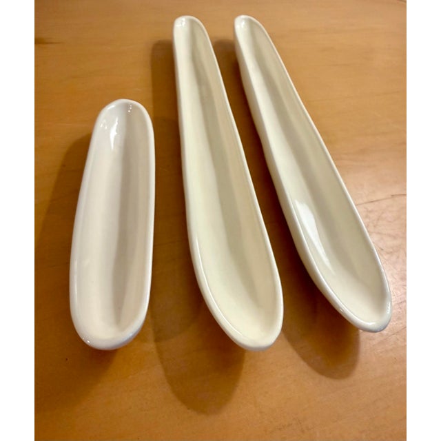 Vintage Carnivale McCarty of Memphis Signed White Pottery Set of 3 Olive Trays For Sale - Image 10 of 12