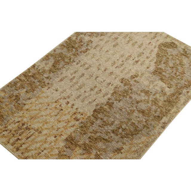 This 5x7 rug design is an exciting new addition to the Homage Collection by Rug & Kilim—an encyclopedia of styles...