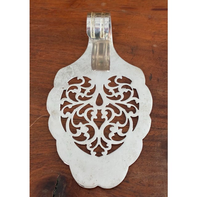Sheffield Silver Co. Early 20th Century Victorian English Silver Plate Toast & Pastry Server — Sheffield — Country House Accent For Sale - Image 4 of 10