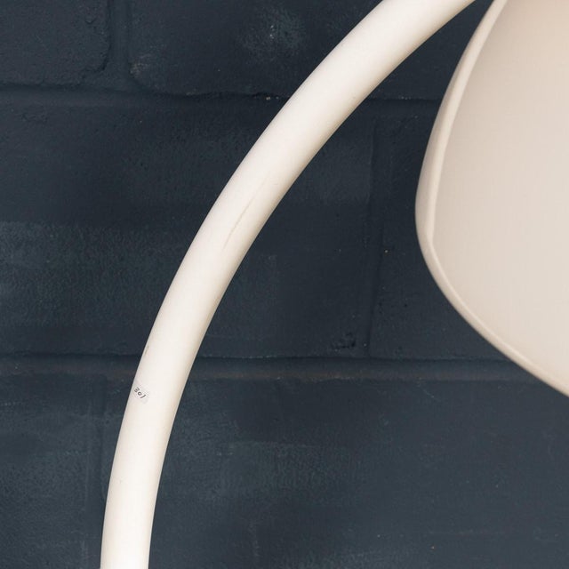 Metal Vintage Italian White Serpente Floor Lamp by Elio Martinelli for Martinelli Luce, 1965 For Sale - Image 7 of 18