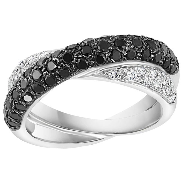 0.8 Carat Black and 0.7 Carat White Diamond Cross Over Band 18 Karat White Gold For Sale - Image 15 of 18
