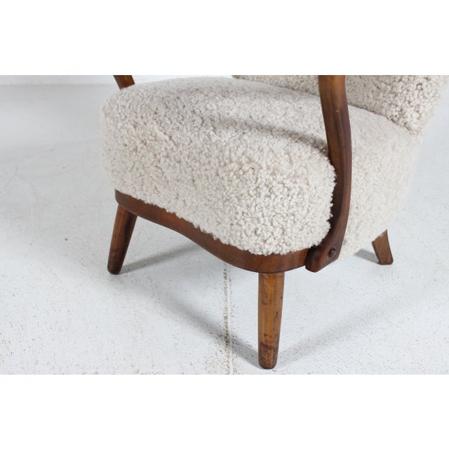 Danish Art Deco Lounge Chair in Beech and Sheepskin in the style of Viggo Boesen for Fritz Hansen, 1940s For Sale - Image 18 of 18