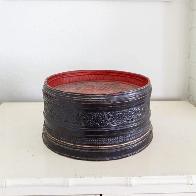 Large Round Black and Red Lacquer Asian Betel Box For Sale - Image 9 of 15