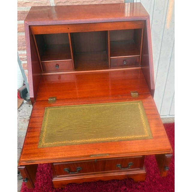 Louis Philippe Carless X English Mahogany 4-Drawer Inlaid Secretary Desk from Unbekannt, 1980s For Sale - Image 9 of 12