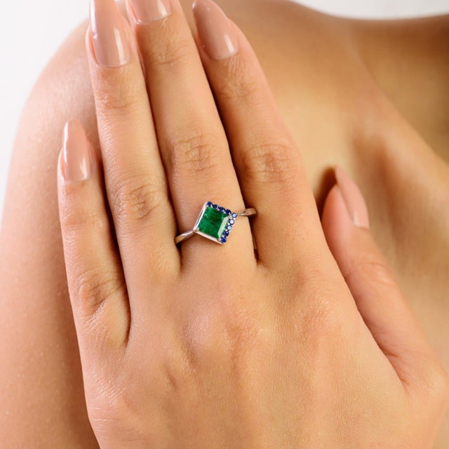 This Carat&her promise ring is crafted in 925 sterling silver and features a striking tilted-square emerald accented with...