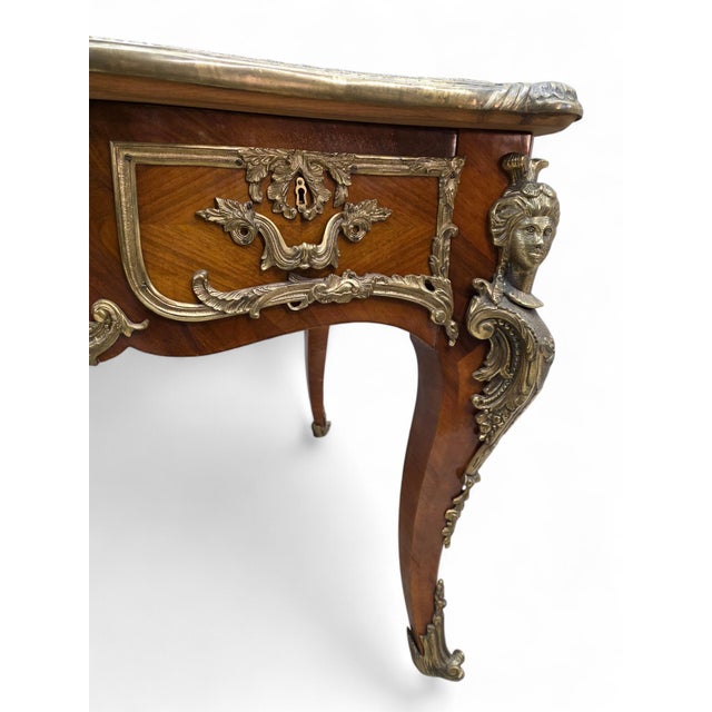 Antique Louis XV Style Kingwood Inlaid Bureau Plat Writing Desk with Bronze Ormolu & Leather Top Elegant early 20th-...