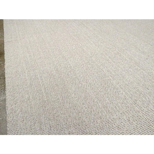 Mid 20th Century Galerie Shabab Collection Mid-20th Century Handmade Turkish Flat-Weave Kilim Room Size Carpet For Sale - Image 5 of 10