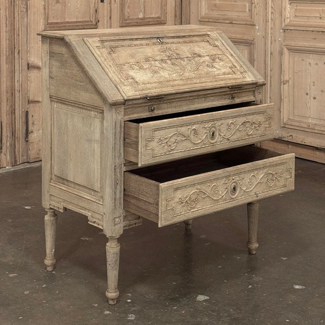 18th Century French Louis XVI Secretary Desk in Stripped Oak For Sale - Image 15 of 18