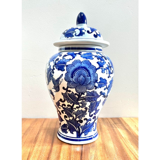 Chinoiserie Large Vintage Blue and White Ceramic Ginger Jar For Sale - Image 3 of 9