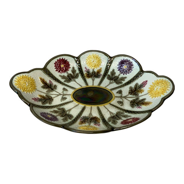 English Antique Wedgwood Majolica Chrysanthemum Flower Platter, Circa 1883 For Sale