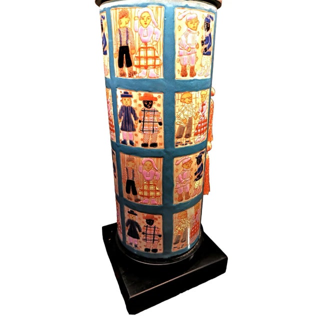 Farmhouse 1960s Hand Painted Folk Art Quilt Inspired Table Lamp Unsigned With Edward Shade For Sale - Image 3 of 12