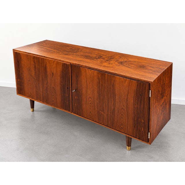 Elegant Danish modern sideboard designed by Poul Hundevad, dating from the 1960s. Crafted in beautiful rosewood...