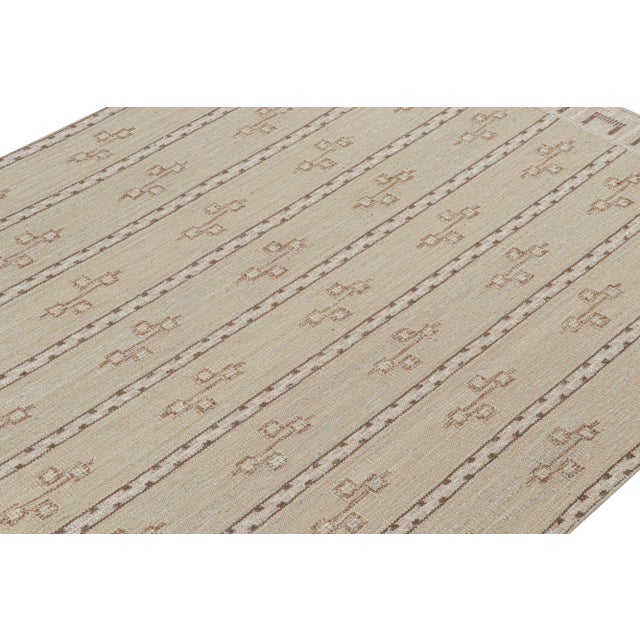 Looking for a custom size? For more information on customization capabilities, please reach out to custom@chairish.com....