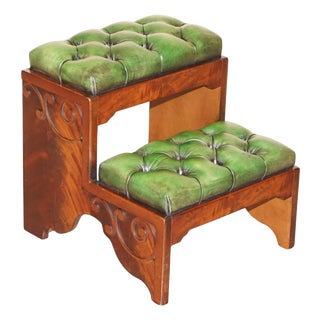 Antique Chesterfield Library Steps in Flamed Hardwood and Green Leather For Sale