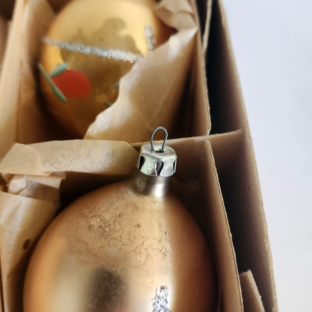 Mid 20th Century Vintage Set of 6 Starburst/Teardrop Christmas Ornaments For Sale - Image 5 of 6