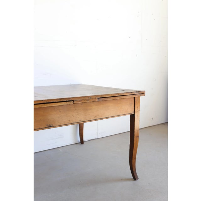 Rustic European 18th Century Venetian Cherrywood Square Table With Curved Legs and Two Leaves For Sale - Image 3 of 10