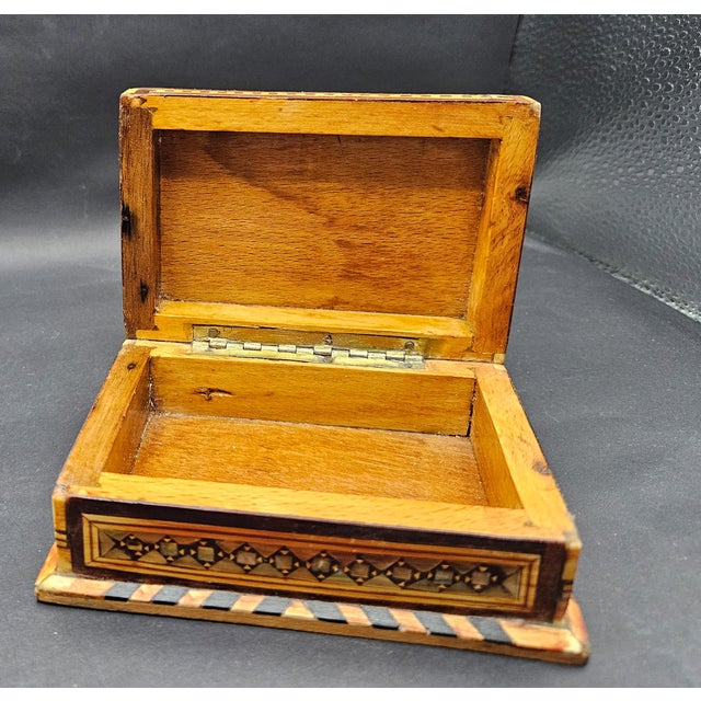 Brown Vintage 1980s Moroccan Marquetry Mother of Pearl Trinket Jewelry Table Box For Sale - Image 8 of 9