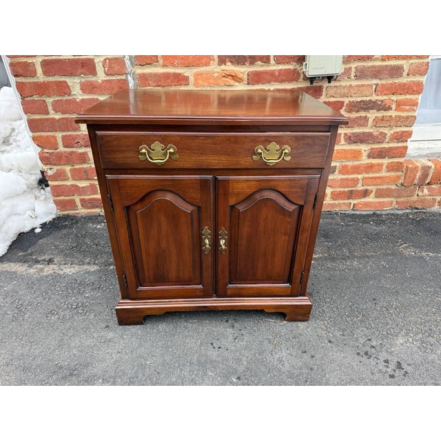 American Late 20th Century Henkel Harris Cherry Single Drawer Side Cabinet/ Nightstand. For Sale - Image 3 of 17