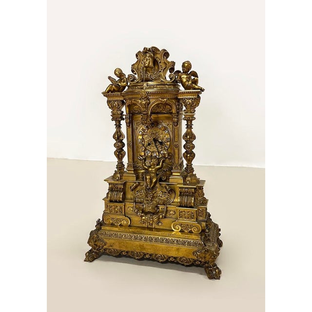 French Gilt Bronze Clock, 1820-1850, in Good conditions. Designed before 1890