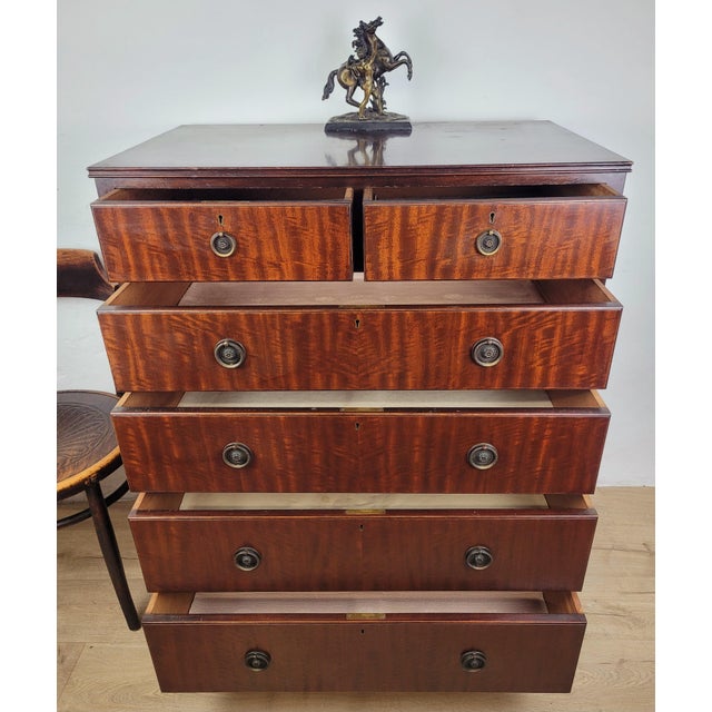 Vintage Chest of Drawers in Mahogany, 1930s, in Very Good conditions. Designed 1920 to 1949
