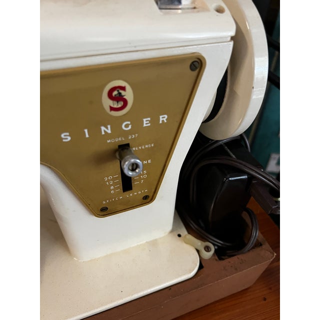Vintage Working Singer Sewing Machine and Cover For Sale - Image 9 of 12