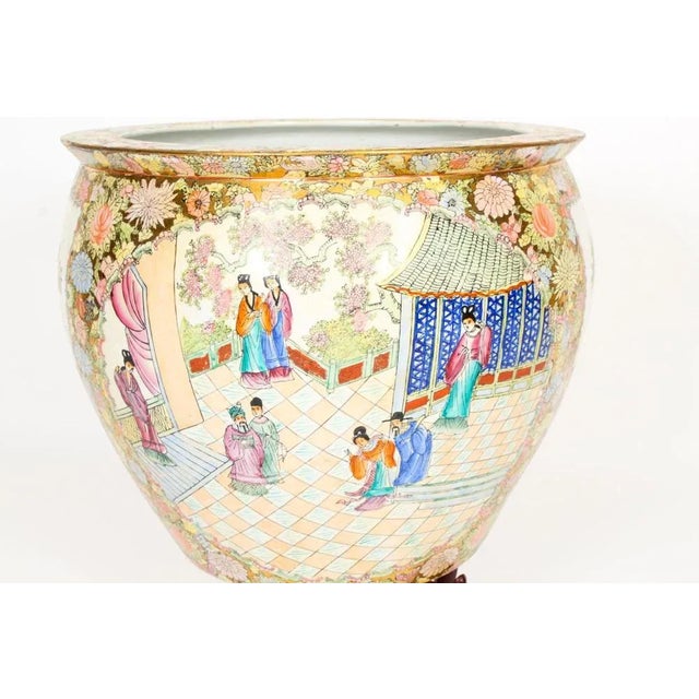 1950s Qing Dynasty Canton Famille Rose Vases on Stands, China, 1950s, Set of 2 For Sale - Image 5 of 18