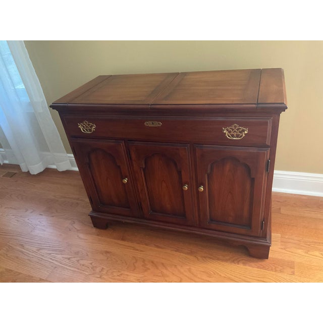 1980s Statton Americana Cherry Dining Room China Closet, Oval Table W 3 Leaves, 6 Chairs. 2 Armed 4 Side, Server With Hinged Split Top Extention, For Sale - Image 5 of 13