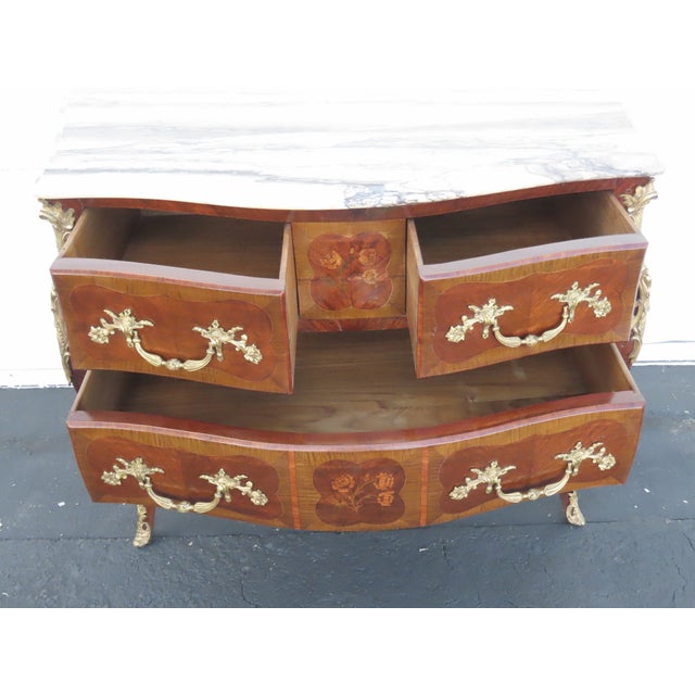French Marble Top Bombay Serpentine Inlay Commode Dresser Bathroom Vanity 6435a For Sale - Image 4 of 17
