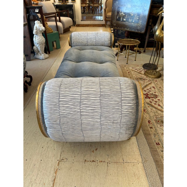 Neoclassical Tufted Velvet Gilded Neoclassical Style Chaise Longue For Sale - Image 3 of 12