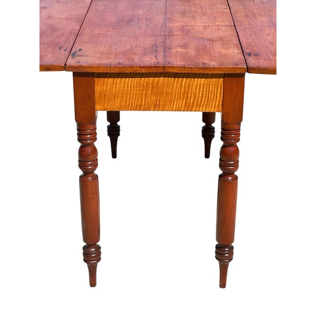 Wood Antique Federal Period New England Tiger Maple & Cherry Dropleaf Dining Table For Sale - Image 7 of 11