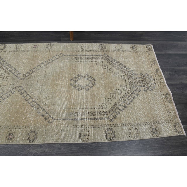 1970s Vintage Handmade Wool Cotton Turkish Beige Area Rug For Sale - Image 9 of 10