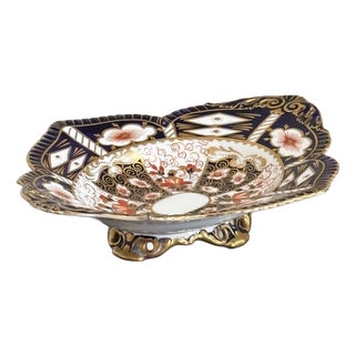 1906 English Royal Crown Derby Traditional Imari Footed Dish For Sale