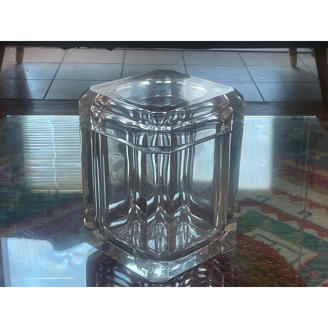 Transparent 1970s Alessandro Albrizzi Faceted Lucite Ice Bucket With Rotating Lid For Sale - Image 8 of 8