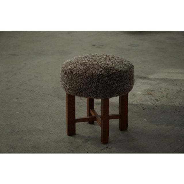 1960s Danish Modern Oak Ottoman with Shearling Lambswool Upholstery, 1960s For Sale - Image 5 of 18
