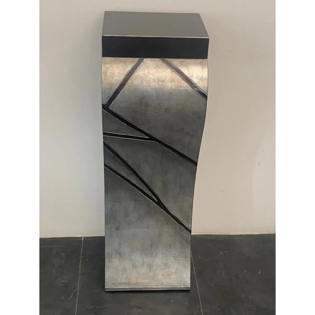 Patinated Silver Leaf Pedestal with Black Lacquered Engraved Lines For Sale - Image 13 of 13