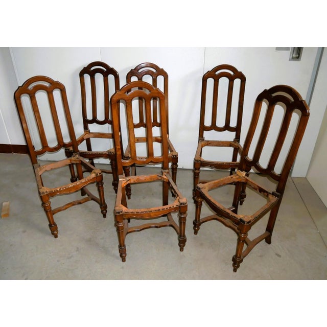 Six antique walnut chairs, late 19th/early 20th century Six antique walnut chairs (set), 'Milanese' model Late 19th...