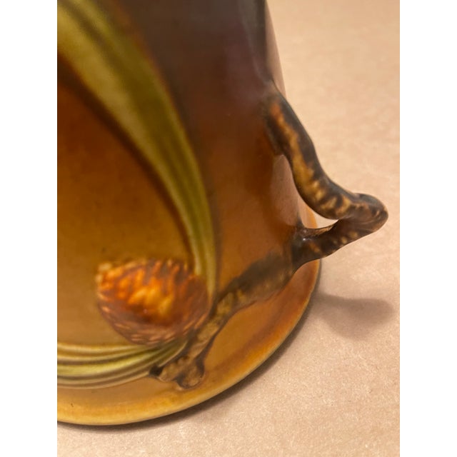 1930s Ext Rare #633-5 Roseville Pine Cone 2-Handled Flower Pot With Saucer Underplate Brown Green Blue Orig Stamp For Sale - Image 12 of 12